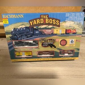 Bachmann"The Yard Boss"N Scale
Electric TrainSet#24014-NEW
Sealed-EZ TrackSystem